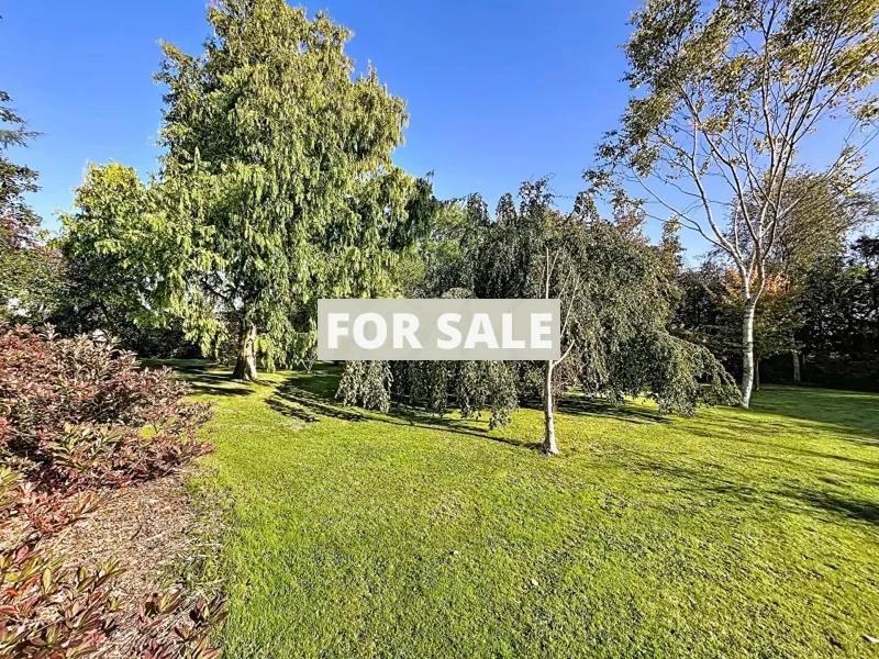 Detached House with Lovely Garden and Open View