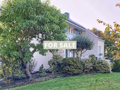 Detached House with Lovely Garden and Open View