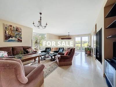 Detached House with Lovely Garden and Open View