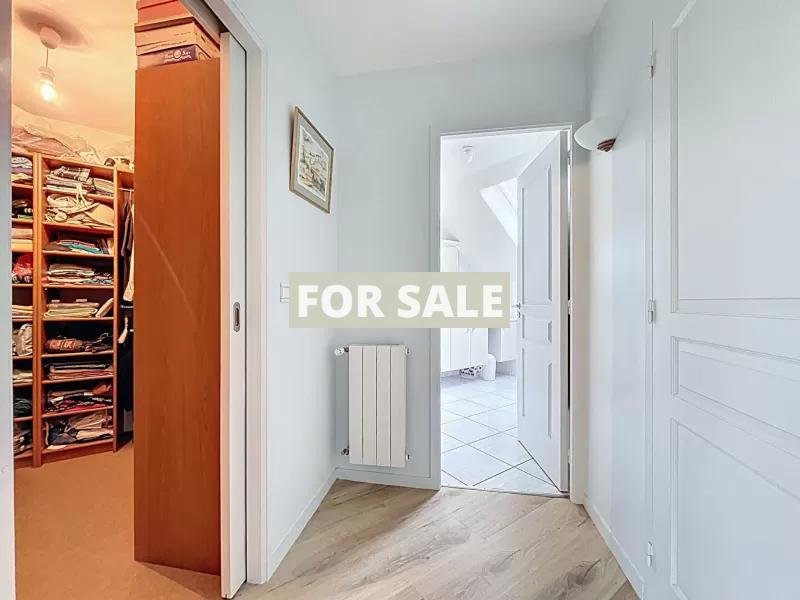 Detached House with Lovely Garden and Open View