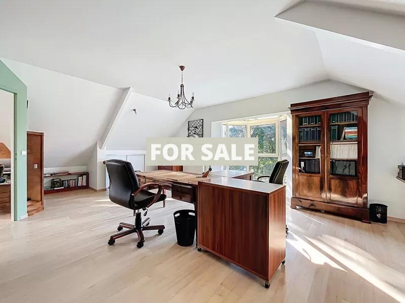 Detached House with Lovely Garden and Open View