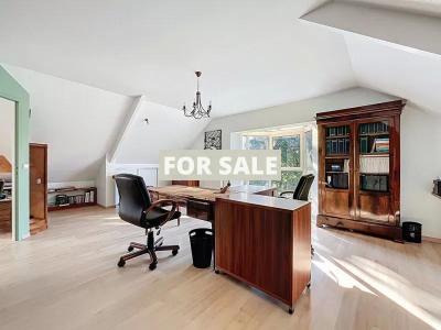 Detached House with Lovely Garden and Open View