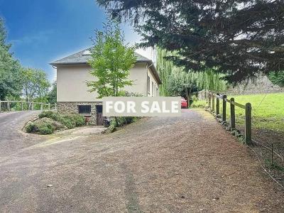 Detached House with Garden