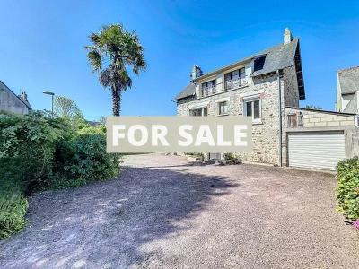 Detached House with Garden by the Coast