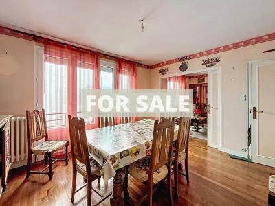 Detached House with Landcaped Garden