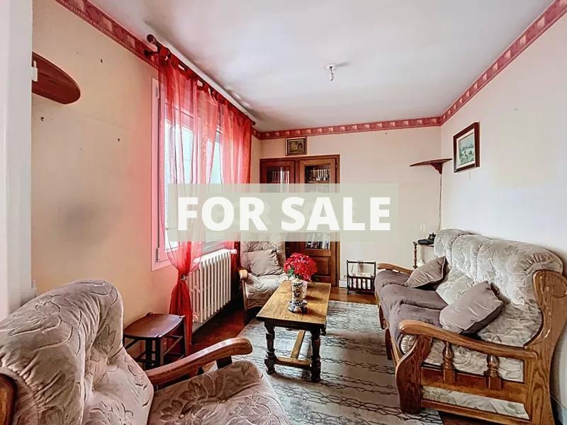 Detached House with Landcaped Garden