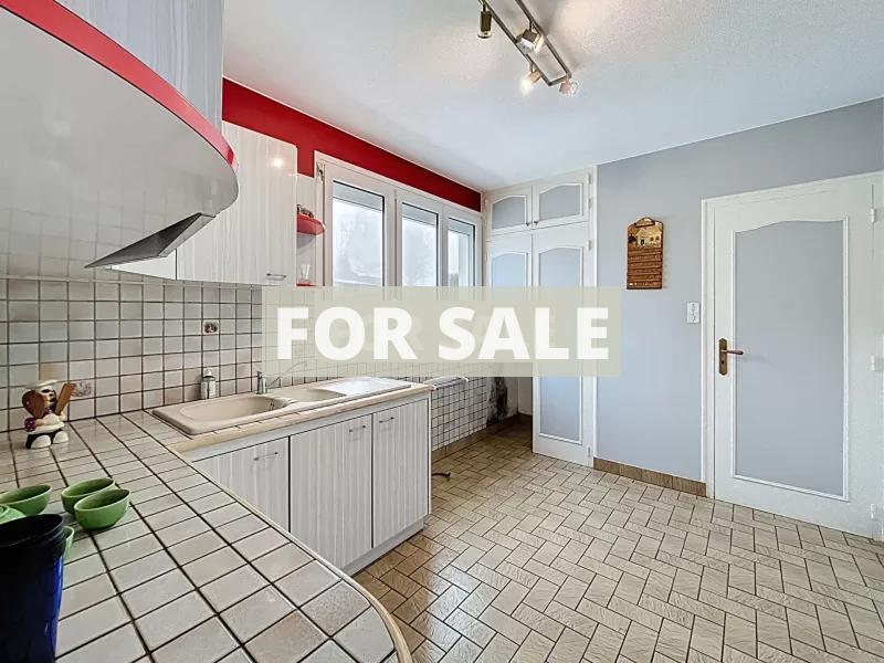 Detached House with Landcaped Garden