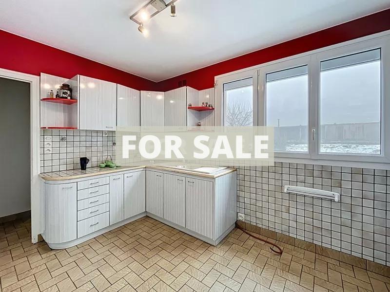 Detached House with Landcaped Garden