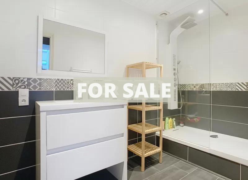 Well Appointed Traditional House with Garden