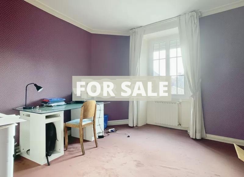 Well Appointed Traditional House with Garden