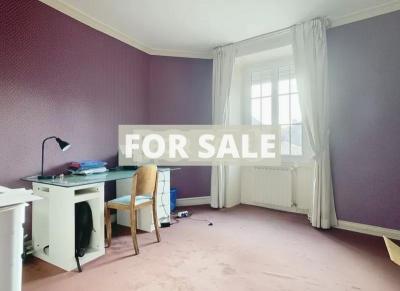 Well Appointed Traditional House with Garden