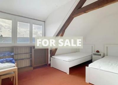 Well Appointed Traditional House with Garden