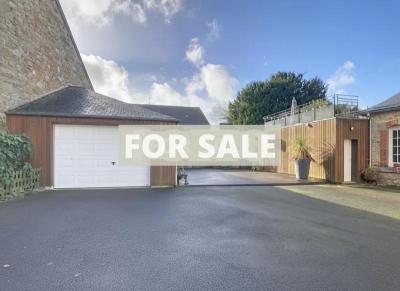 Well Appointed Traditional House with Garden