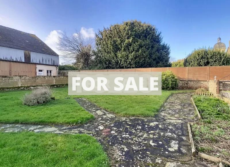 Well Appointed Traditional House with Garden