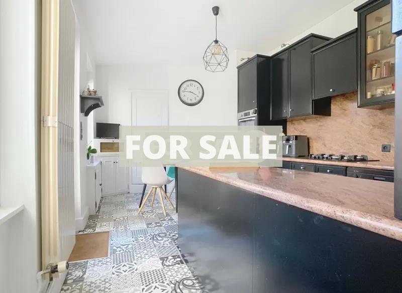 Well Appointed Traditional House with Garden