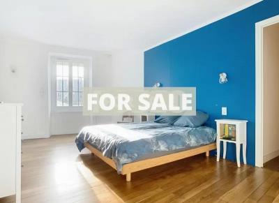 Well Appointed Traditional House with Garden