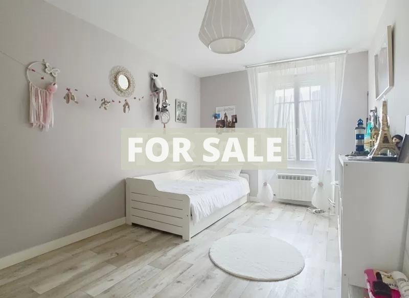 Well Appointed Traditional House with Garden