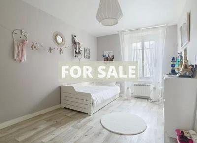 Well Appointed Traditional House with Garden