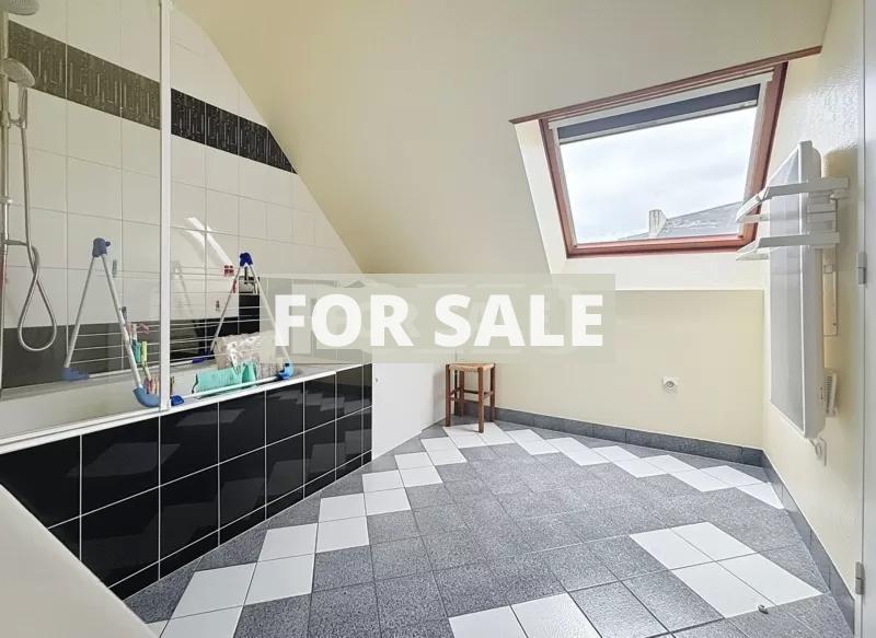 Detached House with Landscaped Garden