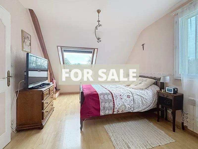 Detached House with Landscaped Garden