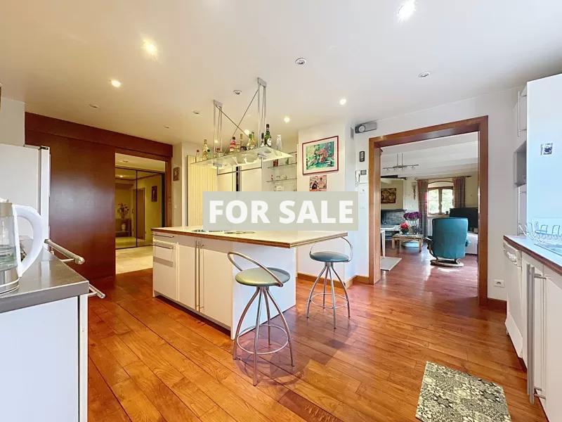 Very Impressive Detached House with Many Features