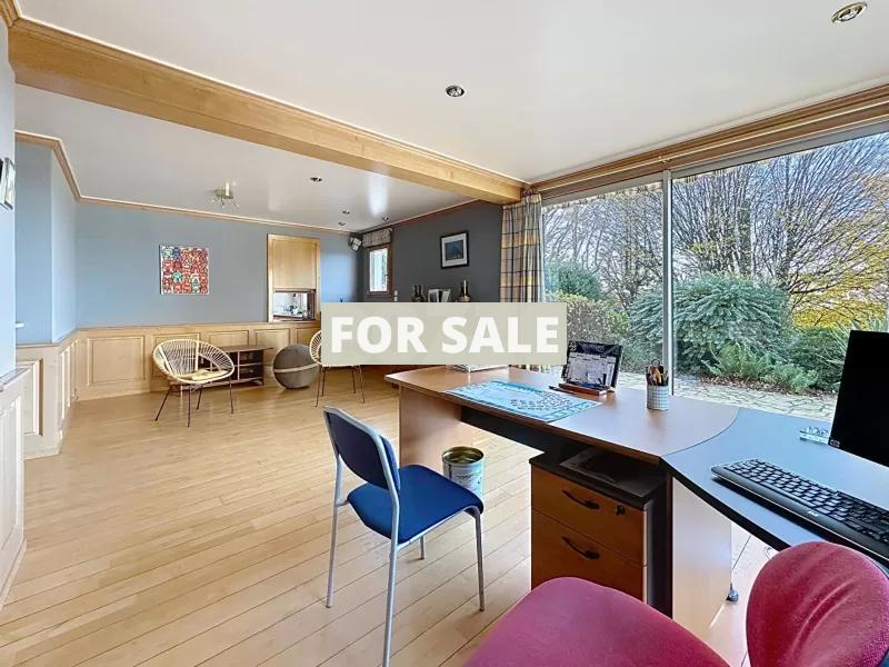 Very Impressive Detached House with Many Features