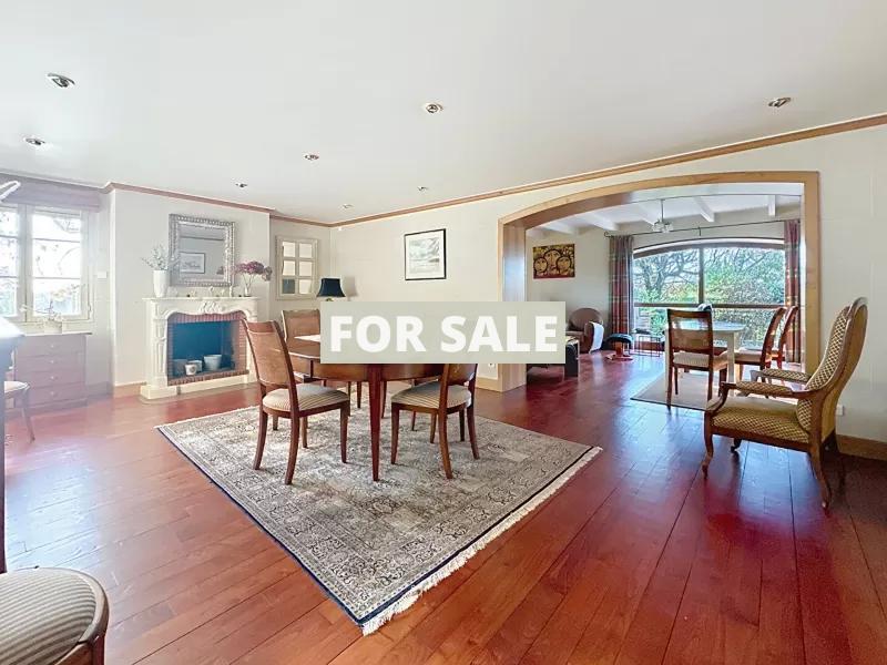 Very Impressive Detached House with Many Features