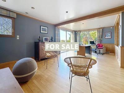 Very Impressive Detached House with Many Features