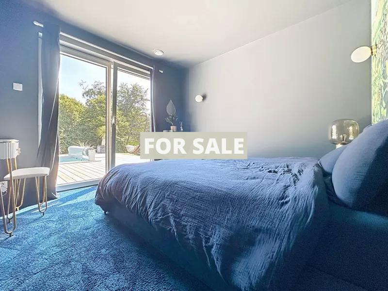 Detached House with Pool close to the Coast