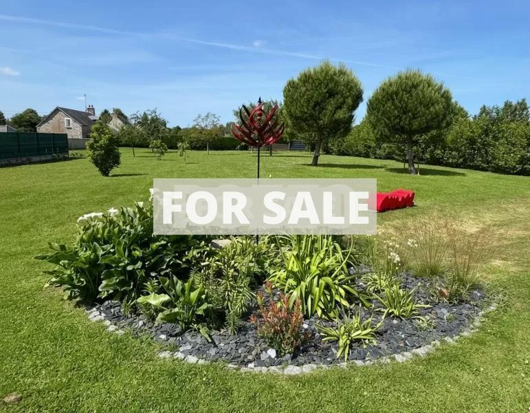 Contemporary Detached House with Pool