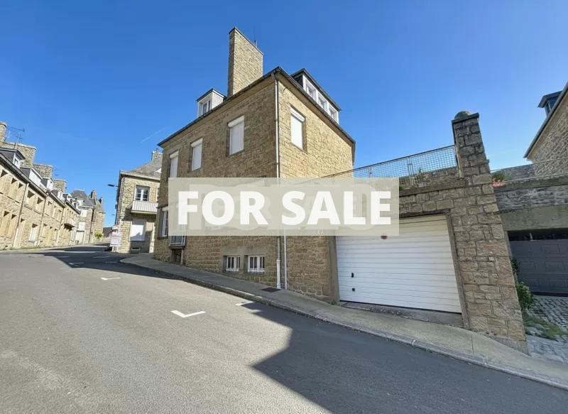 Town House With Courtyard