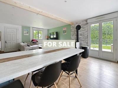 Modern Detached House with Garden