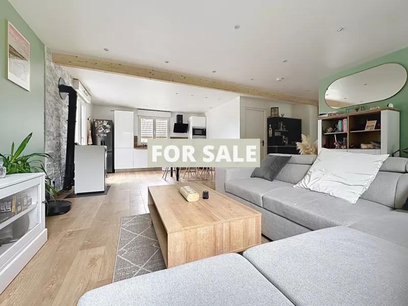Modern Detached House with Garden