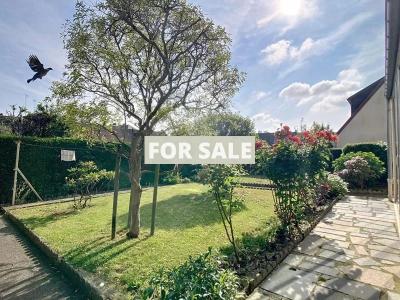 Detached House with Garden