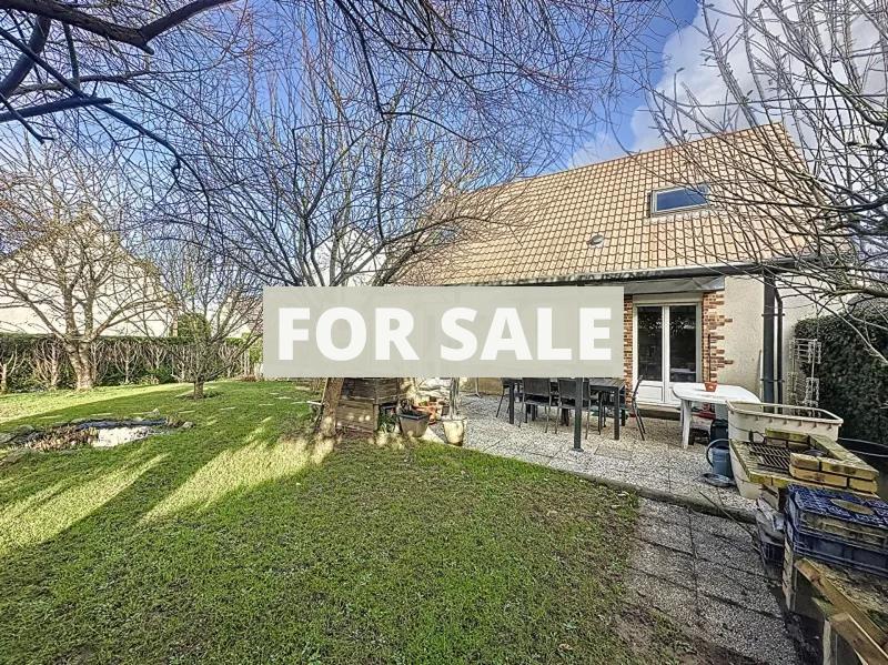 Main Photo of a 4 bedroom  House for sale