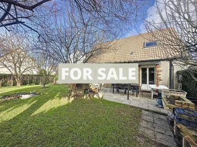 Detached House with Garden