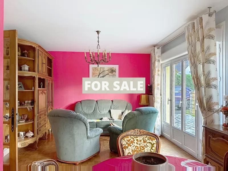 Traditional House with Garden