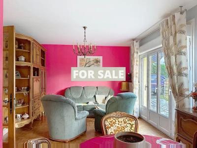 Traditional House with Garden