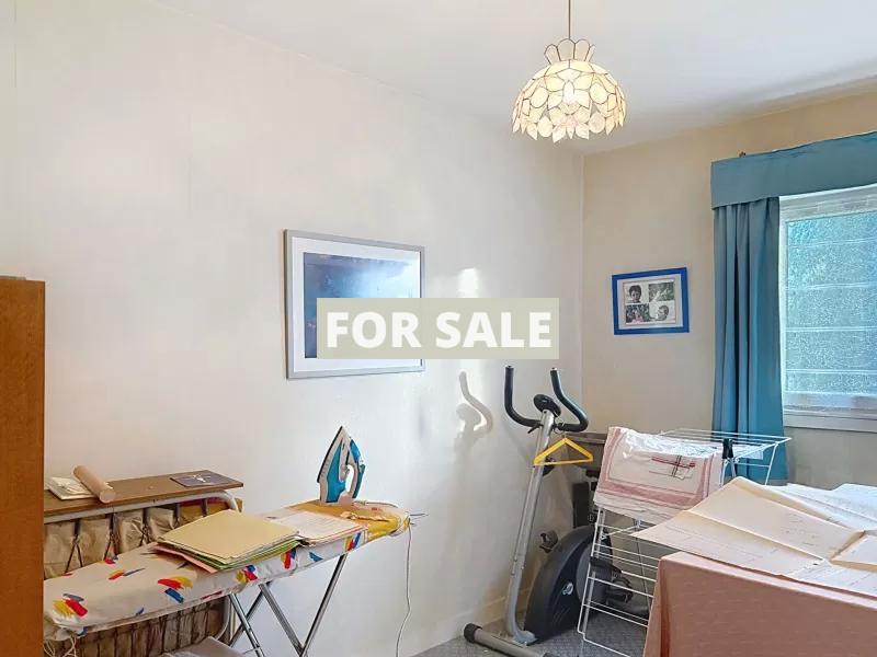 Traditional House with Garden