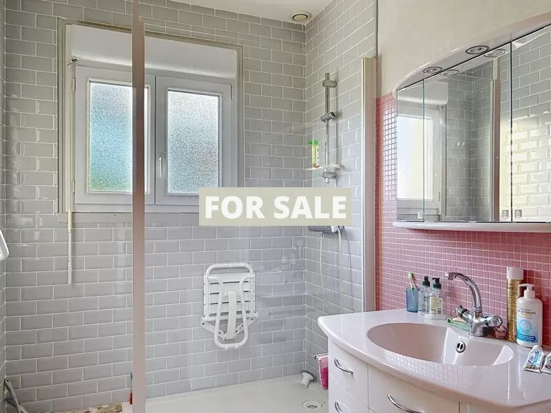 Traditional House with Garden