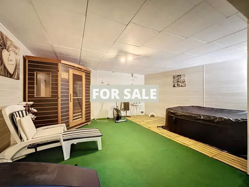 Detached House with Garden