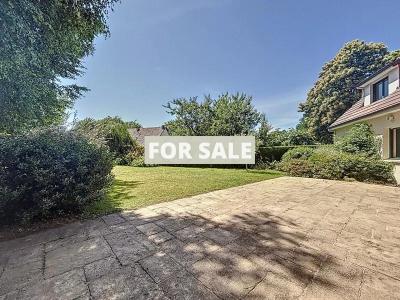 Detached House with Garden