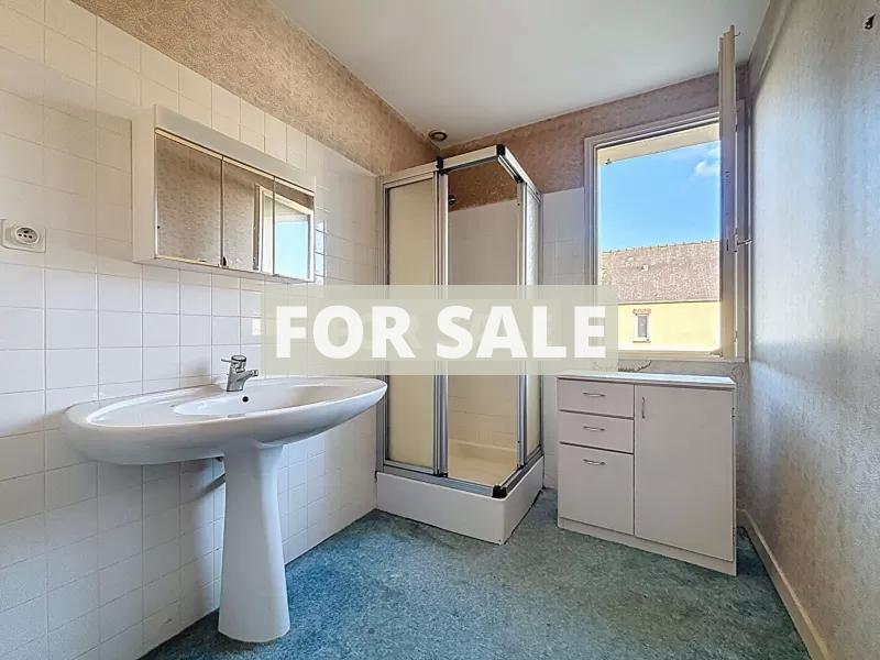 Detached House with Landscaped Garden