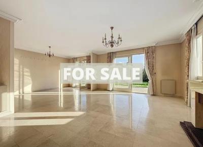 Detached House with Landscaped Garden