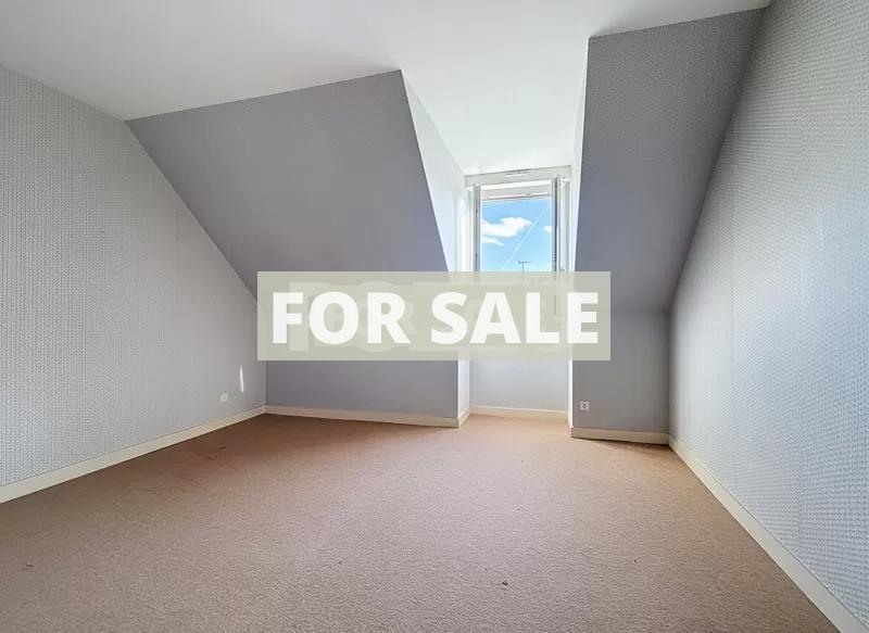 Detached House with Landscaped Garden