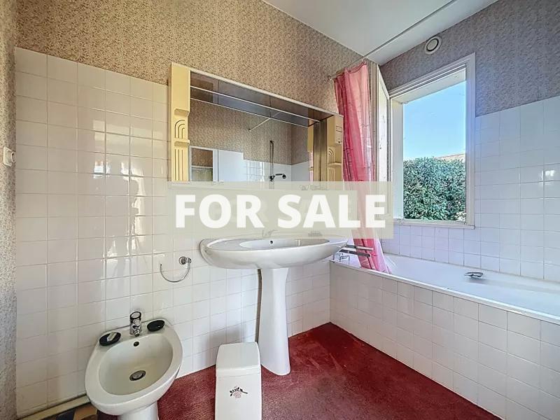 Detached House with Landscaped Garden