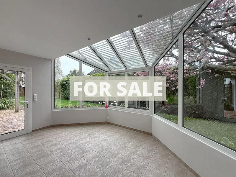 Detached Villa with Swimming Pool