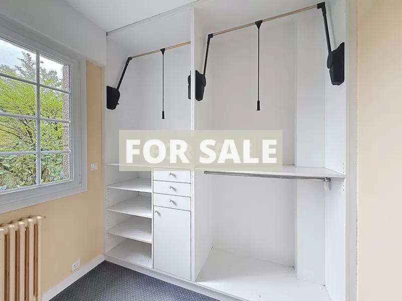 Detached Villa with Swimming Pool