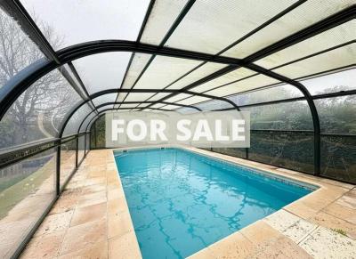 Detached Villa with Swimming Pool