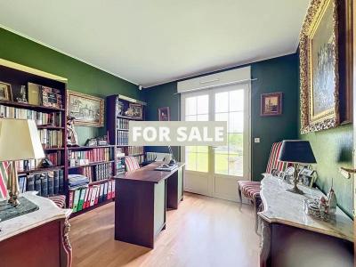 Detached Country House with Landscaped Garden